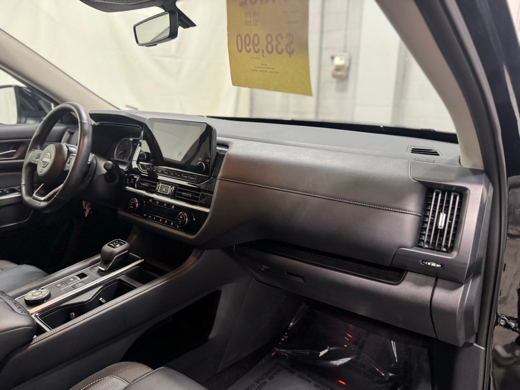 2025 Nissan Pathfinder SL 4WD