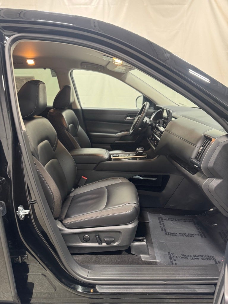 2025 Nissan Pathfinder SL 4WD