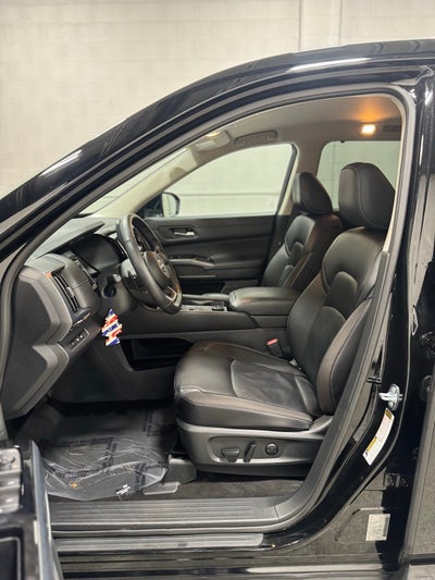 2025 Nissan Pathfinder SL 4WD