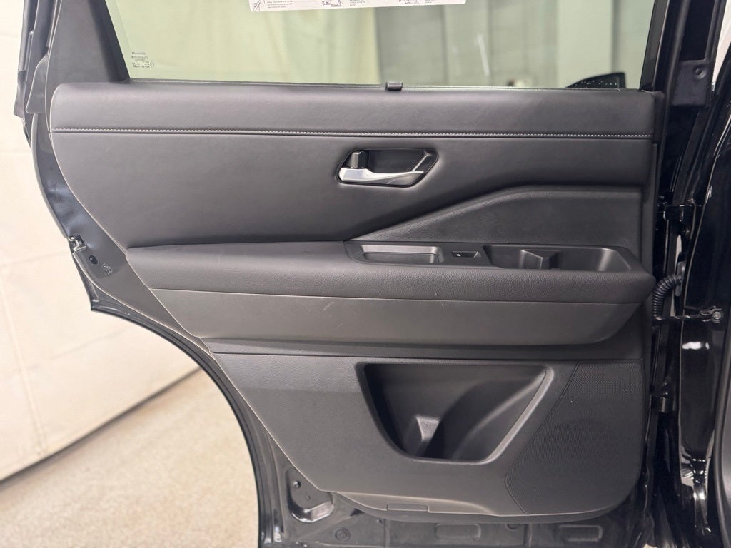 2025 Nissan Pathfinder SL 4WD