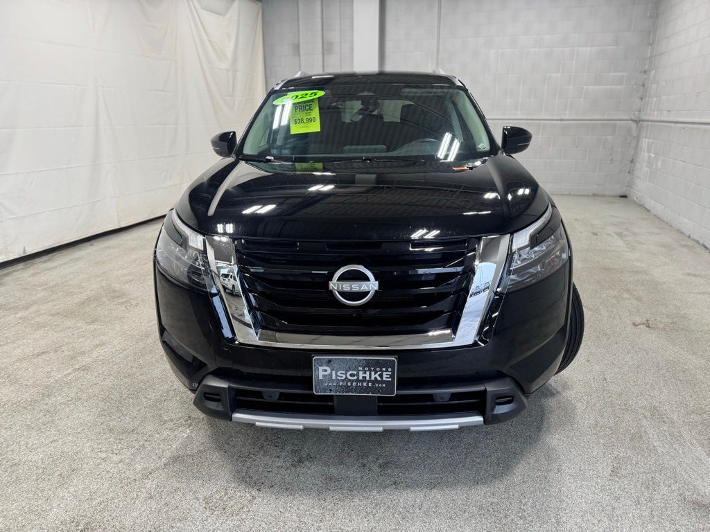 2025 Nissan Pathfinder SL 4WD