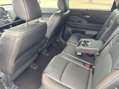 2023 Nissan Pathfinder SL 4WD