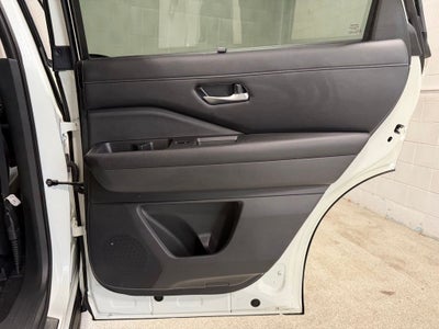 2023 Nissan Pathfinder SL 4WD