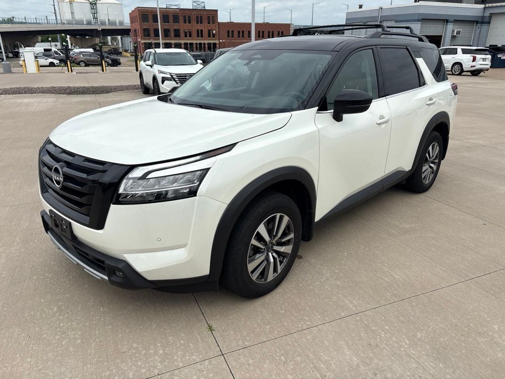 2023 Nissan Pathfinder SL 4WD