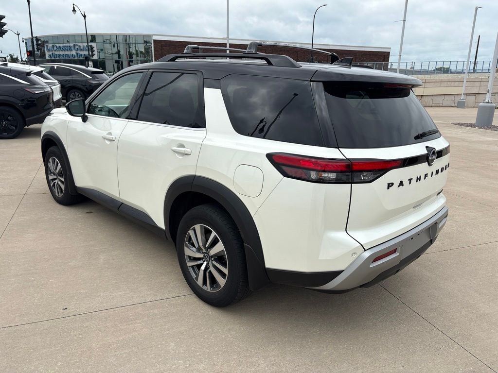 2023 Nissan Pathfinder SL 4WD