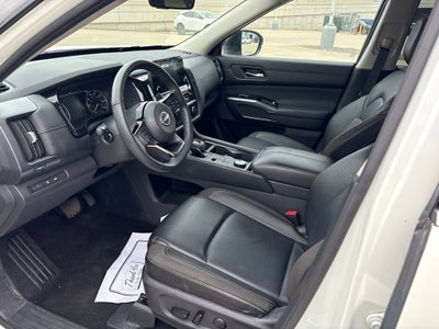 2023 Nissan Pathfinder SL 4WD