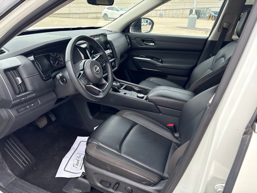 2023 Nissan Pathfinder SL 4WD