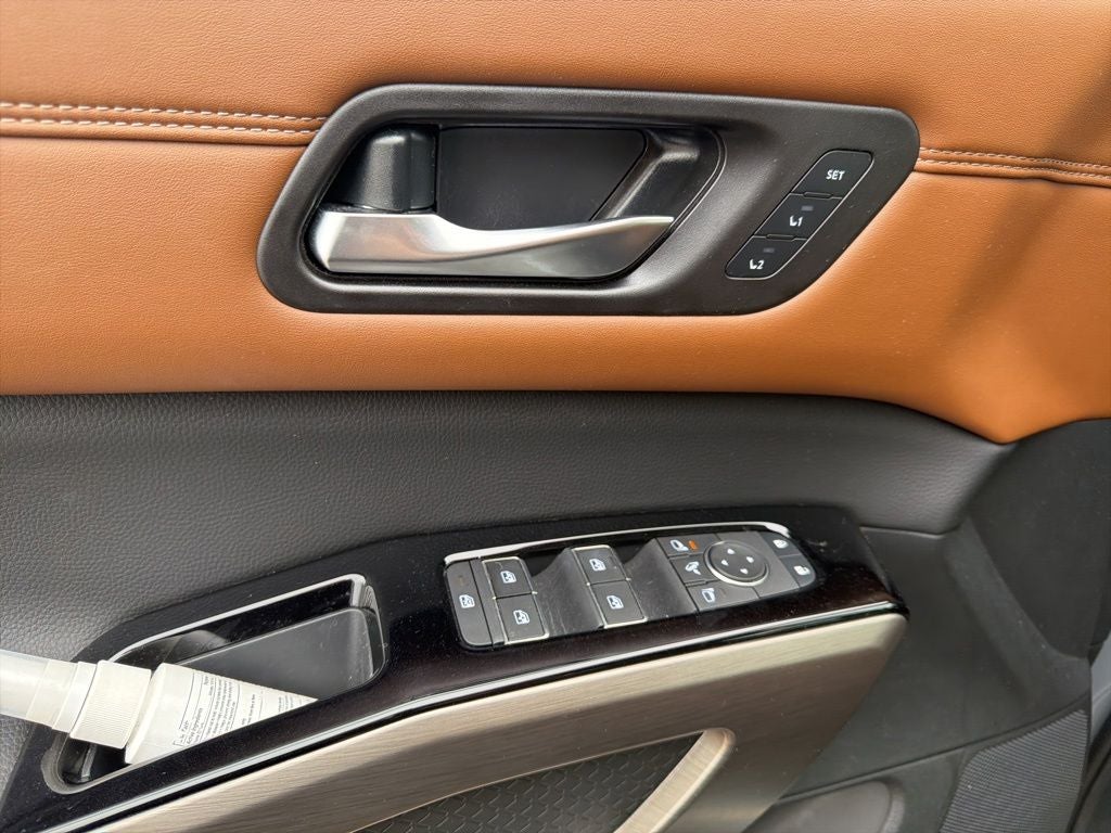 2025 Nissan Pathfinder Platinum 4WD