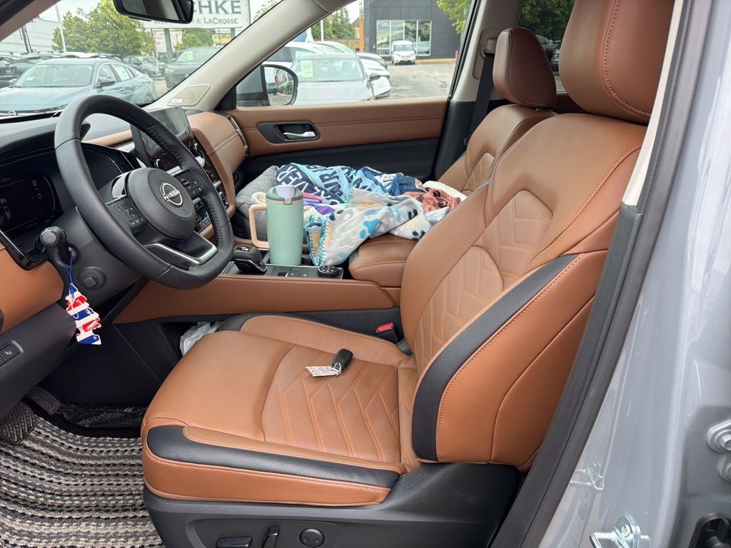 2025 Nissan Pathfinder Platinum 4WD