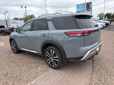 2025 Nissan Pathfinder Platinum 4WD