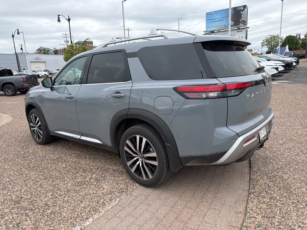 2025 Nissan Pathfinder Platinum 4WD