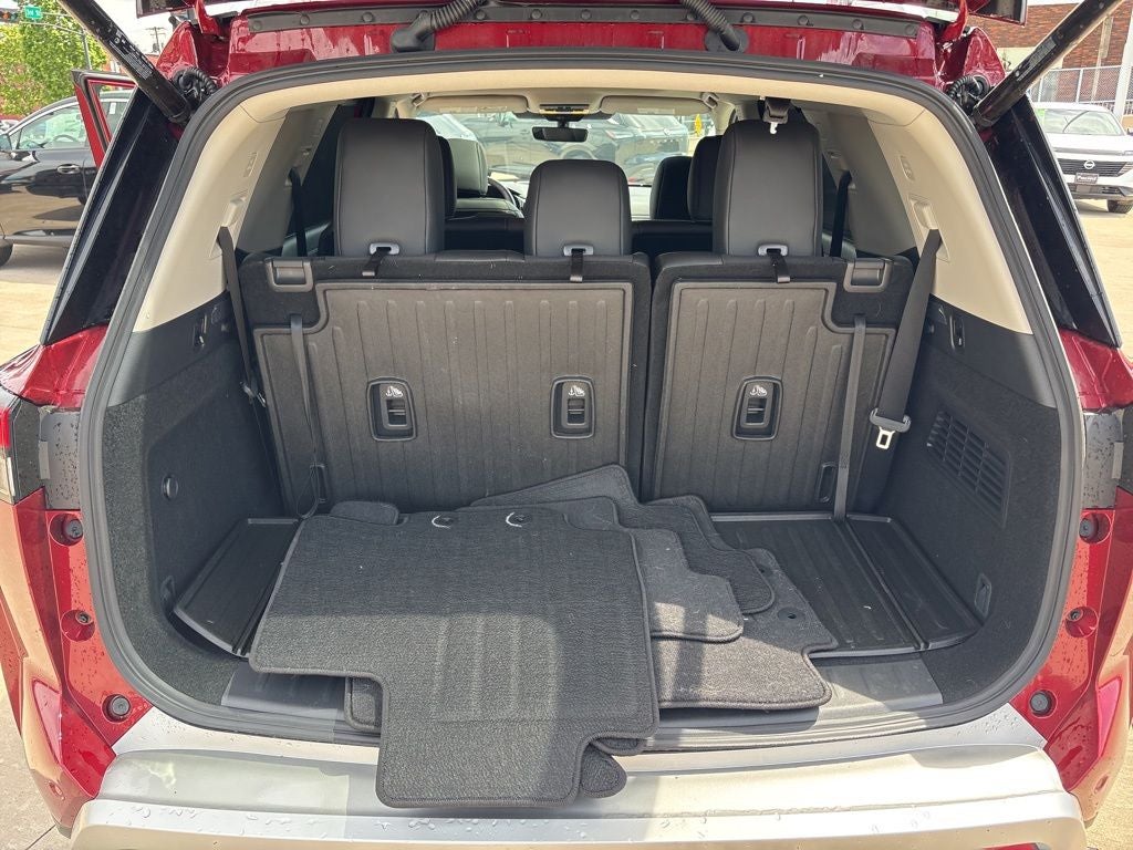 2025 Nissan Pathfinder Platinum 4WD