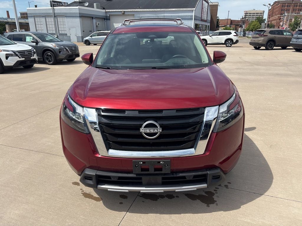 2025 Nissan Pathfinder Platinum 4WD
