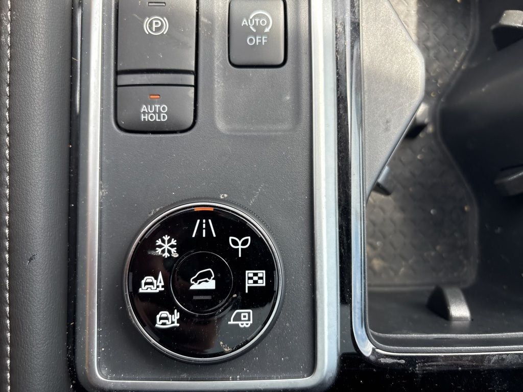 2025 Nissan Pathfinder Platinum 4WD