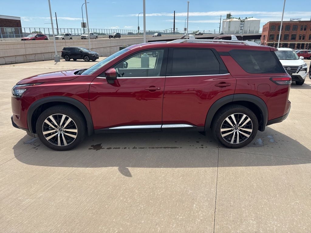 2025 Nissan Pathfinder Platinum 4WD
