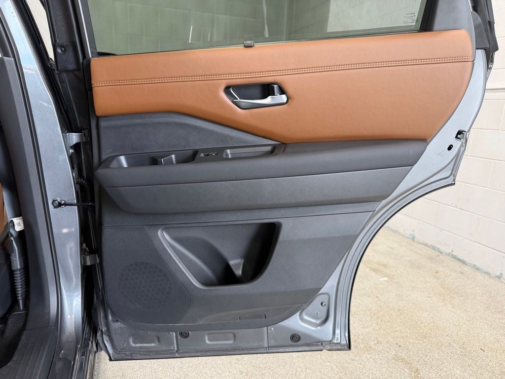 2025 Nissan Pathfinder Platinum 4WD