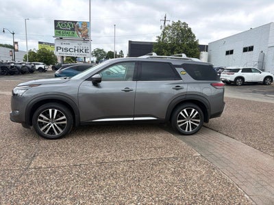 2025 Nissan Pathfinder Platinum 4WD