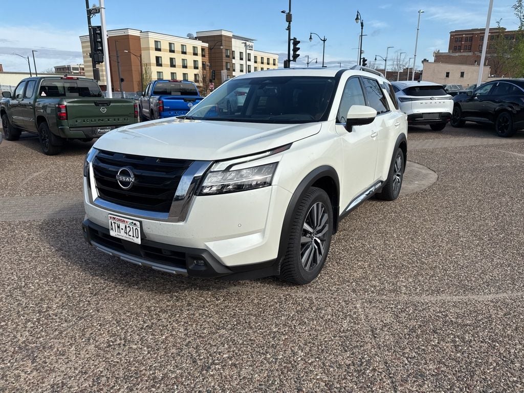 2022 Nissan Pathfinder Platinum