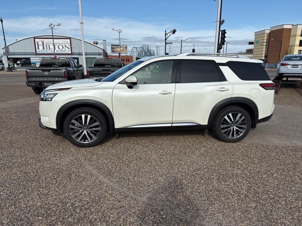 2022 Nissan Pathfinder Platinum