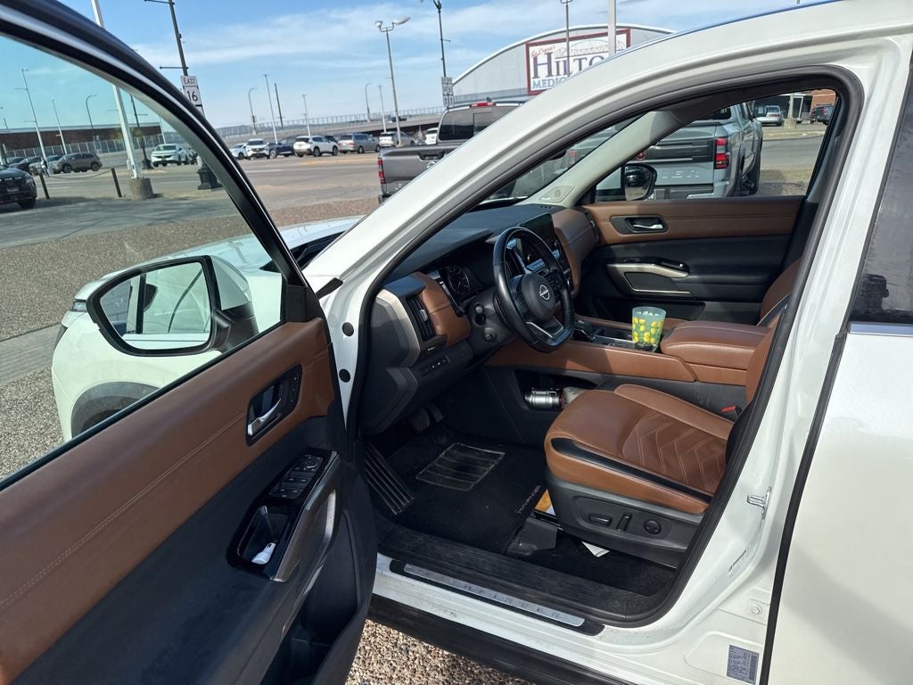 2022 Nissan Pathfinder Platinum