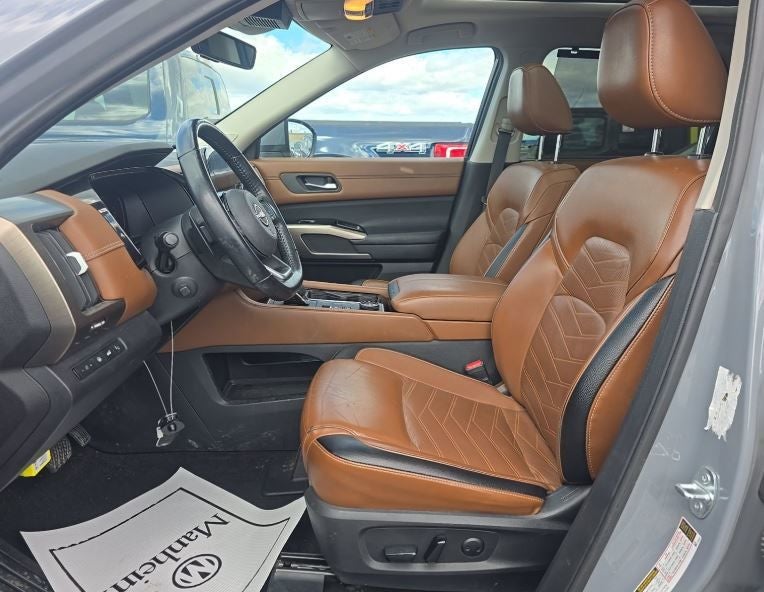 2023 Nissan Pathfinder Platinum 4WD