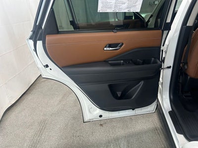 2023 Nissan Pathfinder Platinum 4WD
