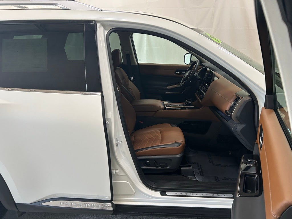 2023 Nissan Pathfinder Platinum 4WD