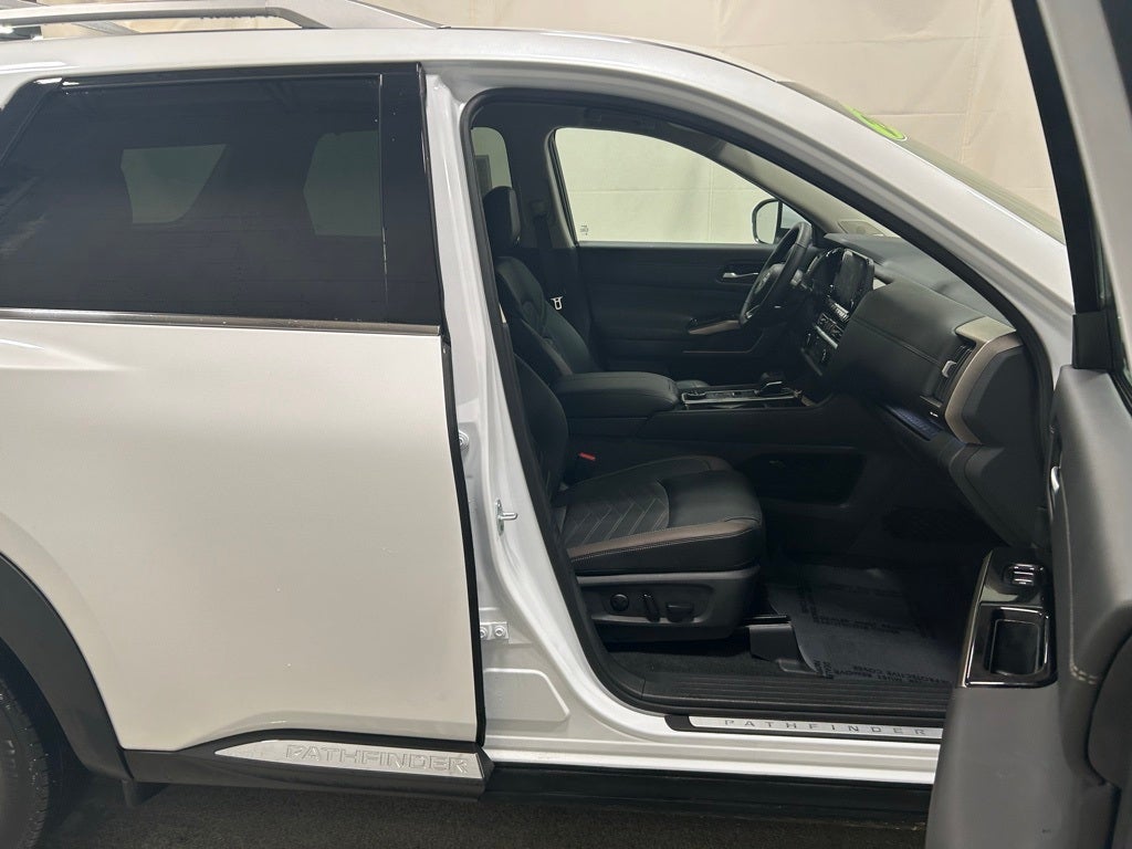 2025 Nissan Pathfinder Platinum 4WD