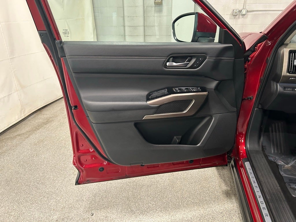 2023 Nissan Pathfinder Platinum 4WD