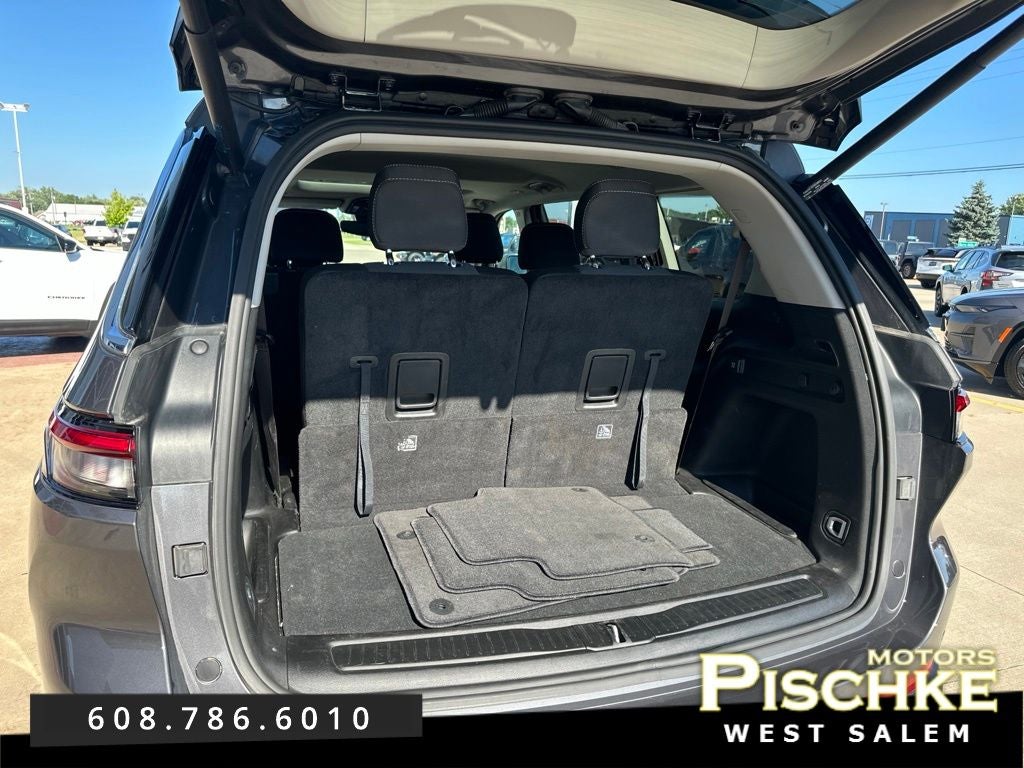 2023 Jeep Grand Cherokee L Laredo 4x4
