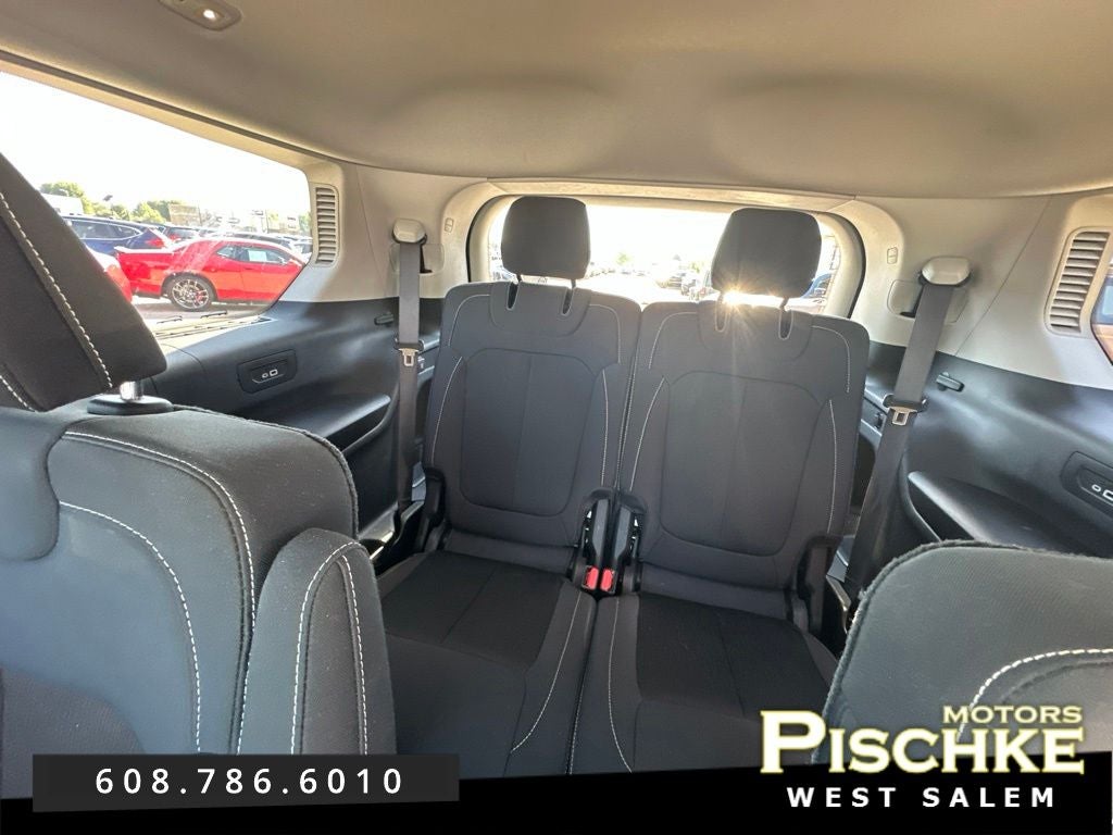 2023 Jeep Grand Cherokee L Laredo 4x4