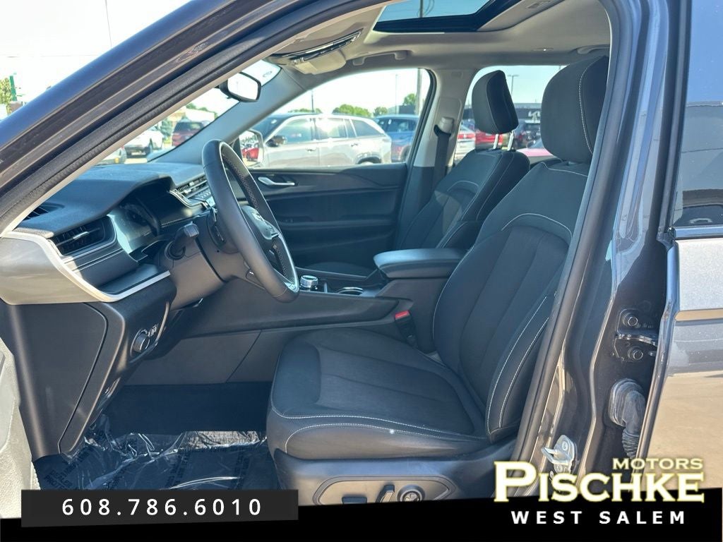 2023 Jeep Grand Cherokee L Laredo 4x4