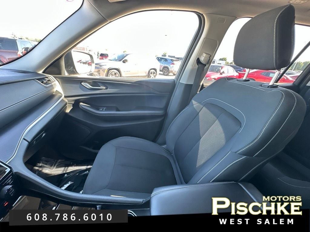 2023 Jeep Grand Cherokee L Laredo 4x4