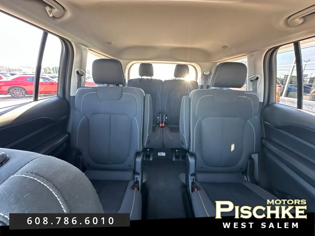 2023 Jeep Grand Cherokee L Laredo 4x4