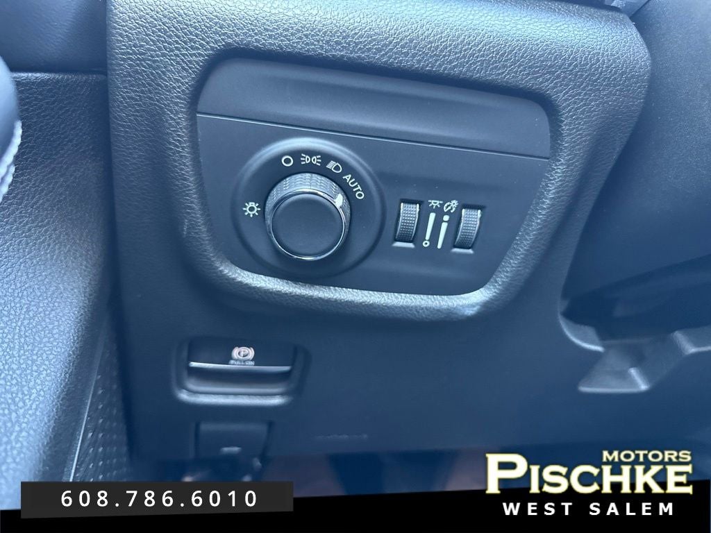 2023 Jeep Grand Cherokee L Laredo 4x4