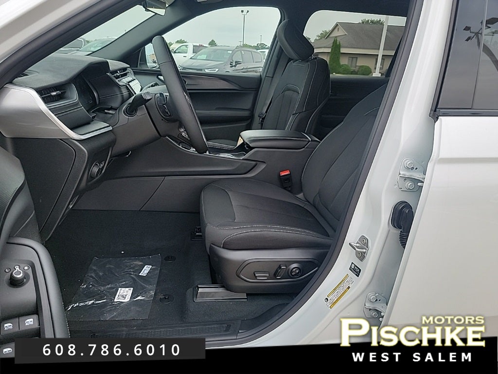 2025 Jeep Grand Cherokee GRAND CHEROKEE L LAREDO 4X4