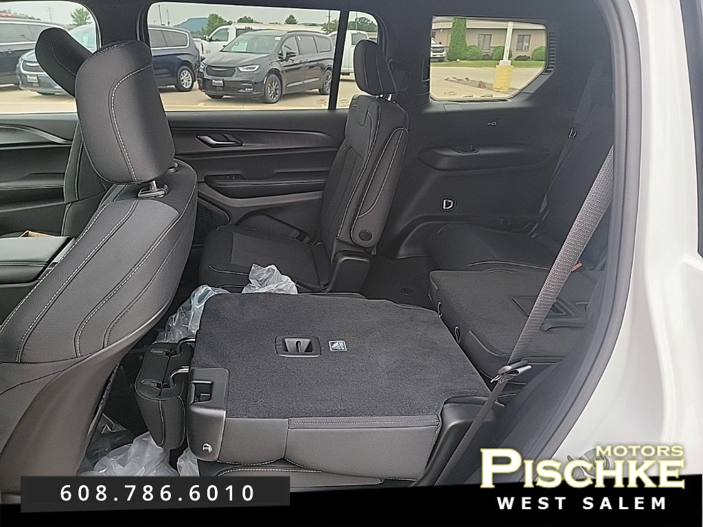 2025 Jeep Grand Cherokee GRAND CHEROKEE L LAREDO 4X4