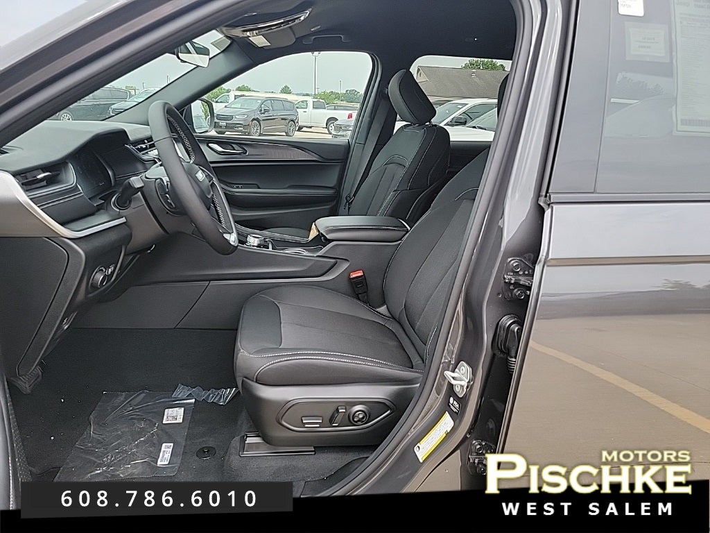 2025 Jeep Grand Cherokee GRAND CHEROKEE L LAREDO 4X4