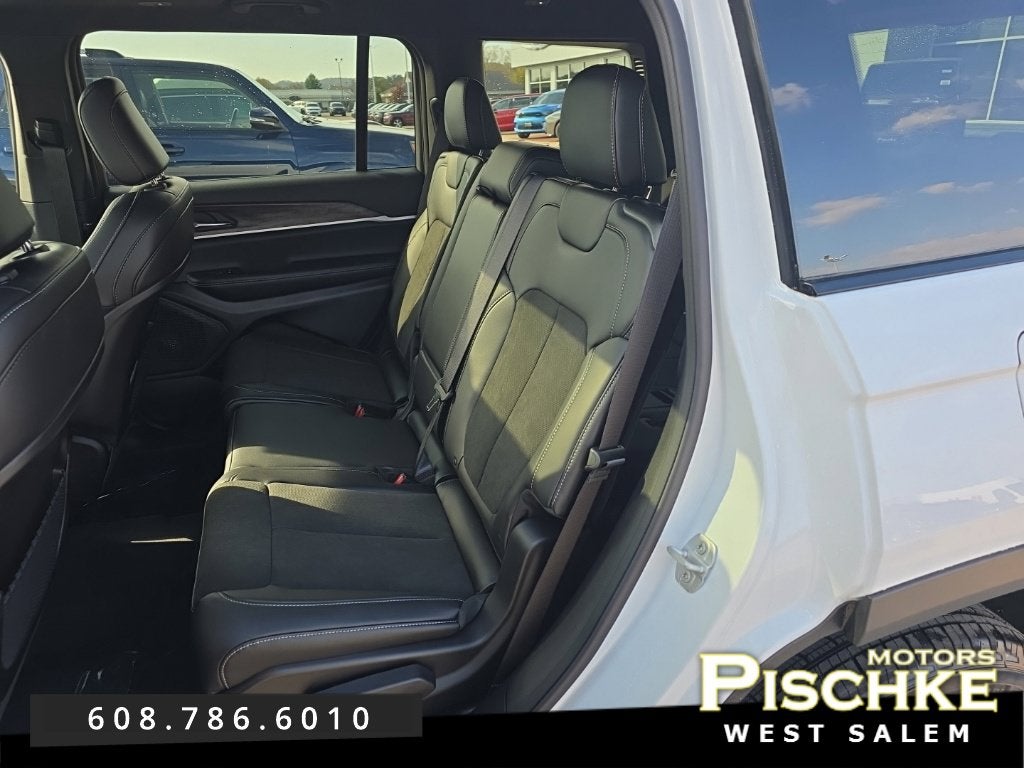 2027 Jeep Grand Cherokee GRAND CHEROKEE L LAREDO ALTITUDE 4X4