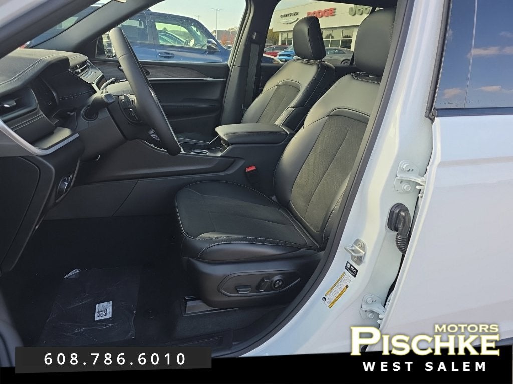 2027 Jeep Grand Cherokee GRAND CHEROKEE L LAREDO ALTITUDE 4X4