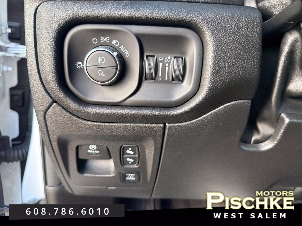 2025 RAM Ram 1500 Big Horn Crew Cab 4x4 5'7' Box