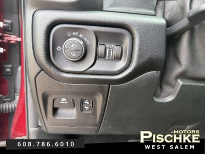 2020 RAM 1500 Laramie Crew Cab 4x4 5'7' Box