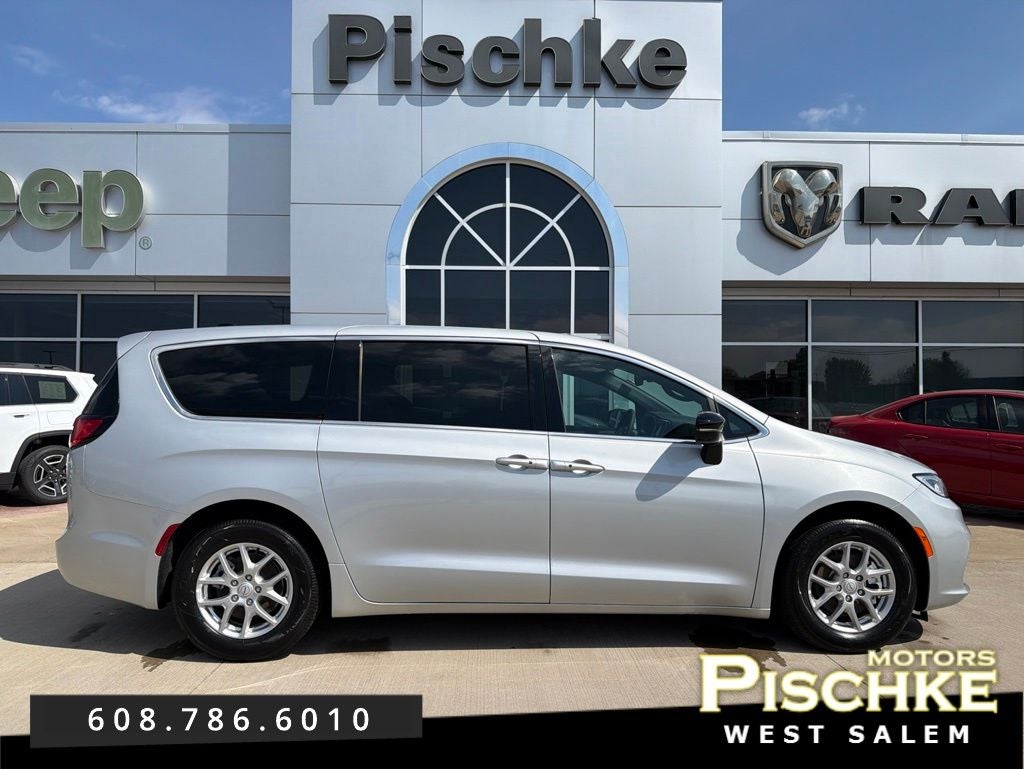 2026 Chrysler Pacifica Select