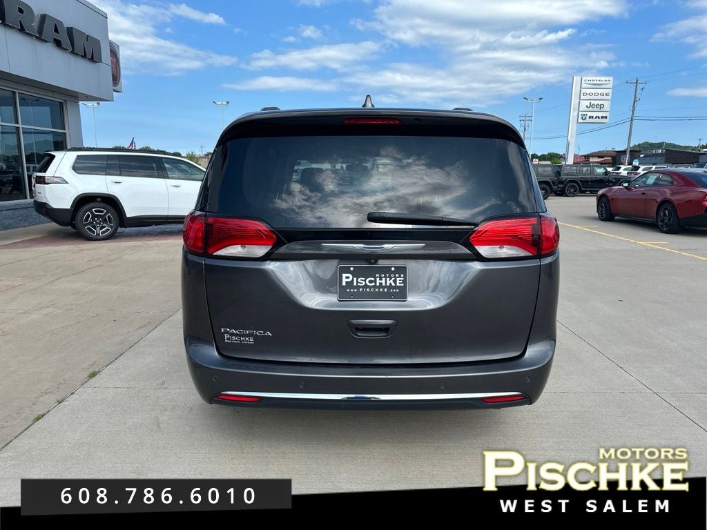 2017 Chrysler Pacifica Touring-L