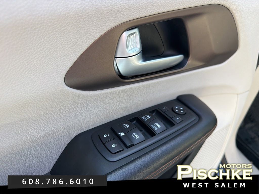 2017 Chrysler Pacifica Touring-L