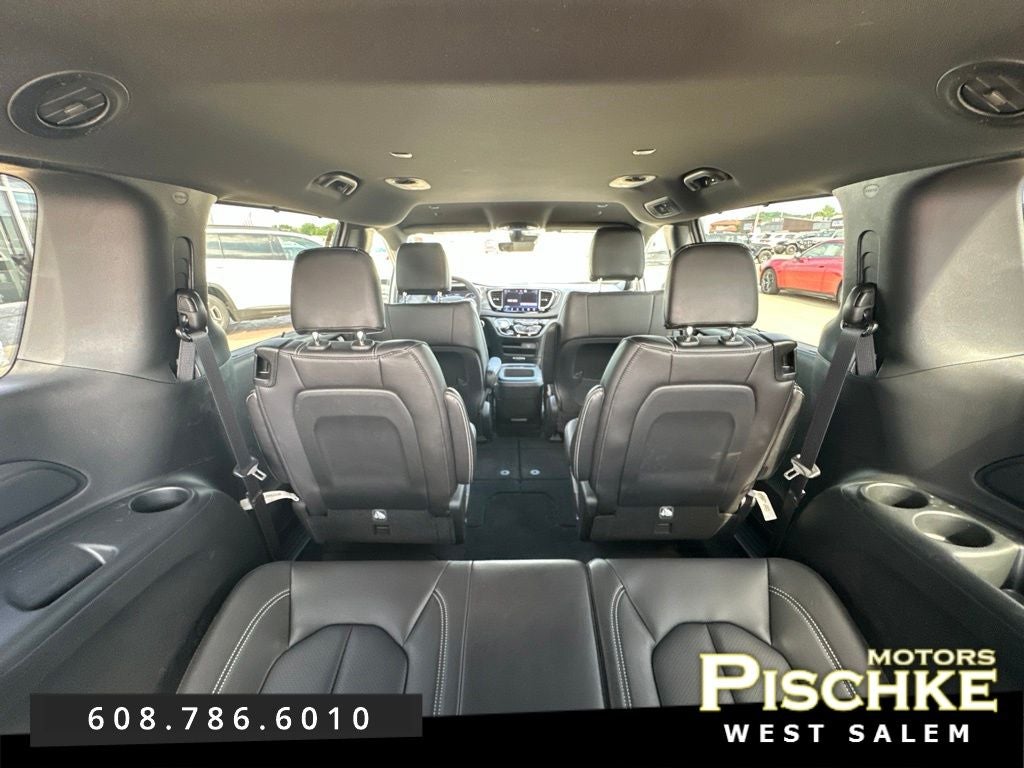 2026 Chrysler Voyager LX