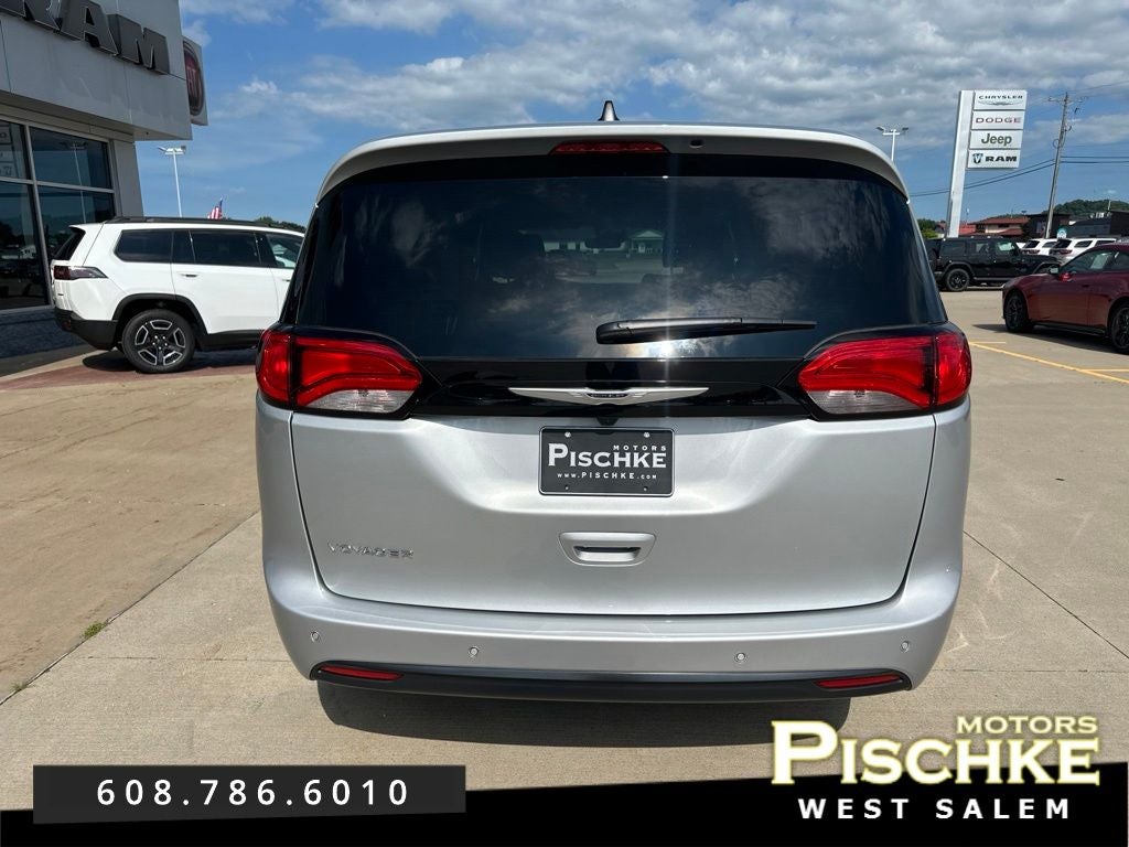 2026 Chrysler Voyager LX