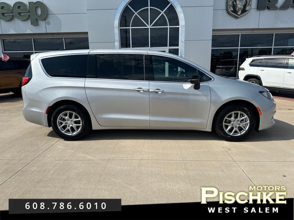 2026 Chrysler Voyager LX