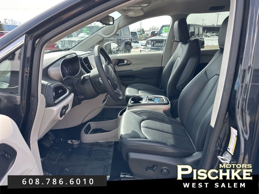 2023 Chrysler Pacifica Hybrid Touring L