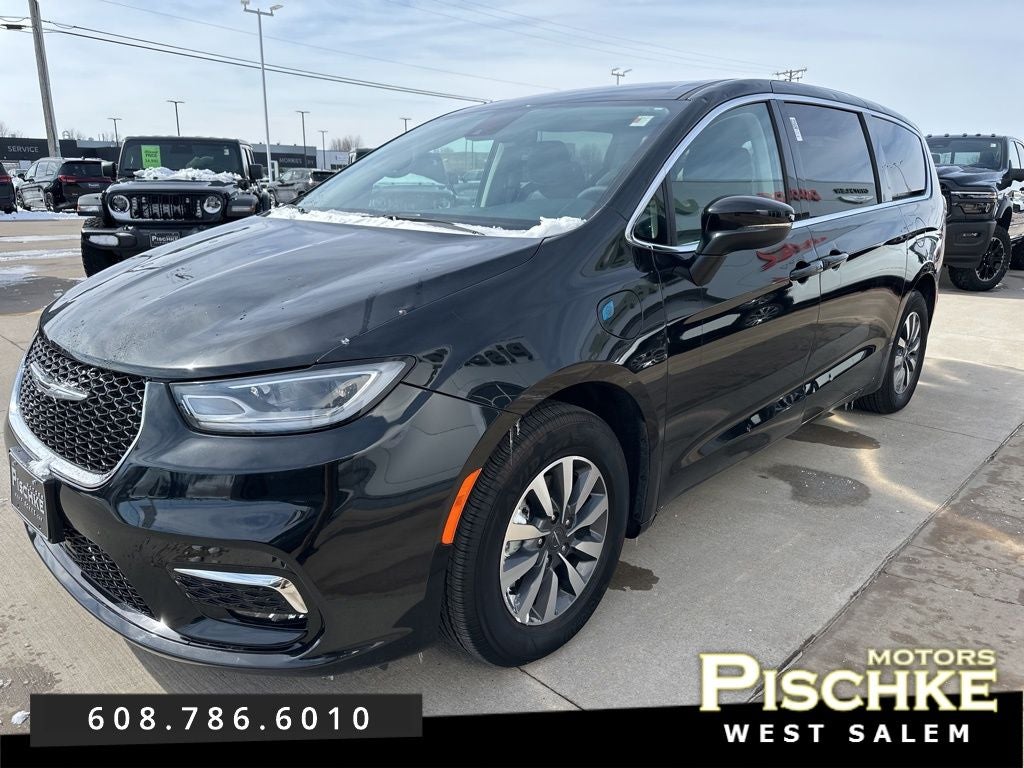 2023 Chrysler Pacifica Hybrid Touring L
